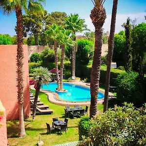 The Red House بيت ضيافة